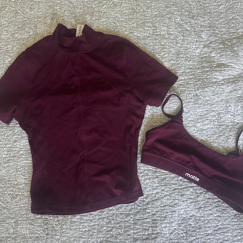 Matte collection sports bra & mock neck